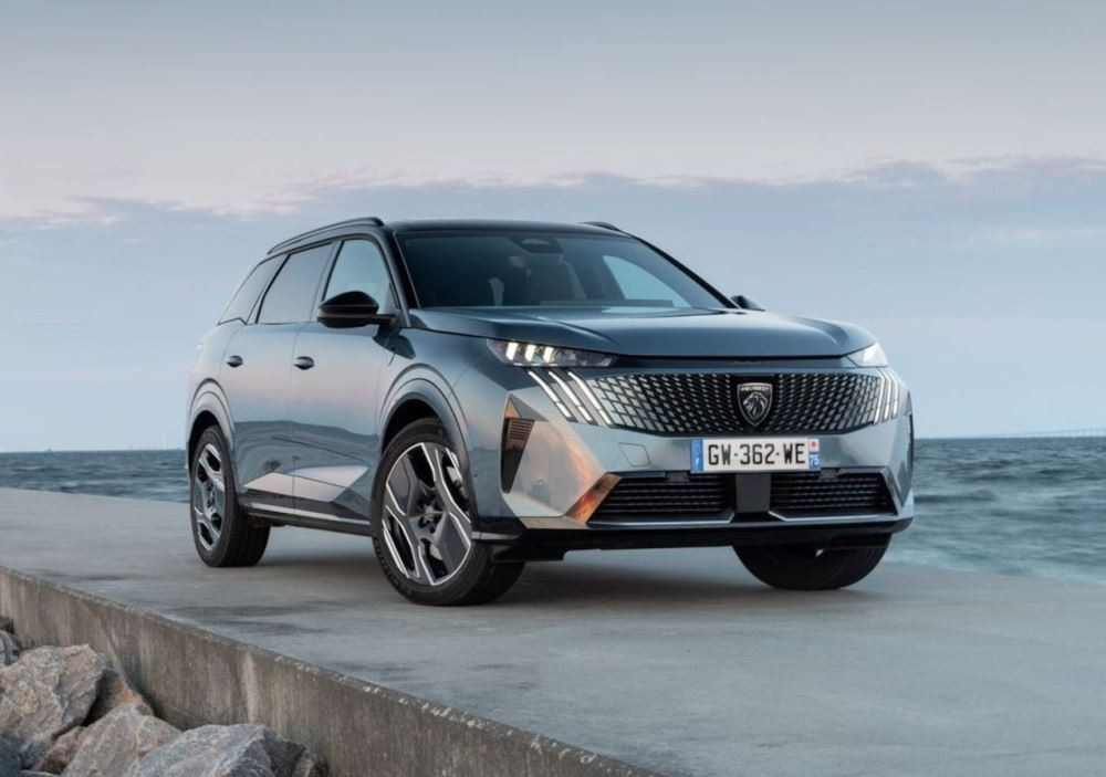 Koeajo: kolmannen sukupolven hybrid Peugeot 5008
