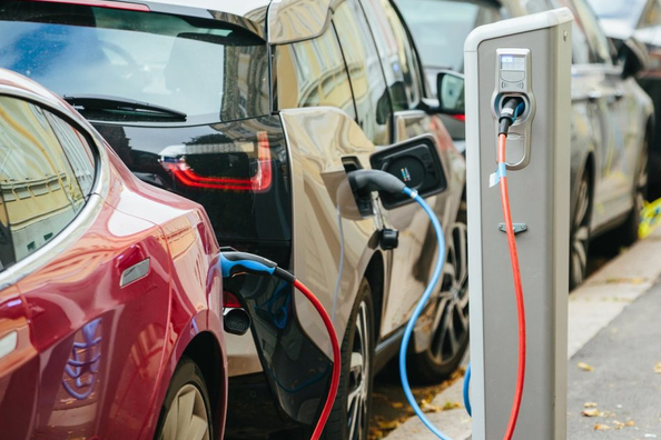Näin käytät sähköautoa oikein kylmään vuodenaikaan