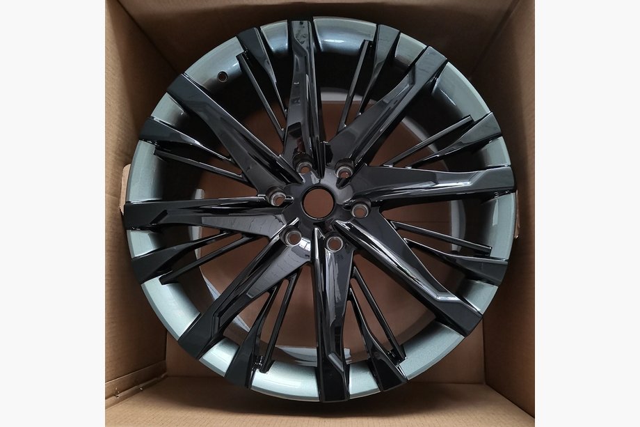 Infiniti QX80 2013–2024 Taotut OEM-vanteet R22 (4 kpl) Image