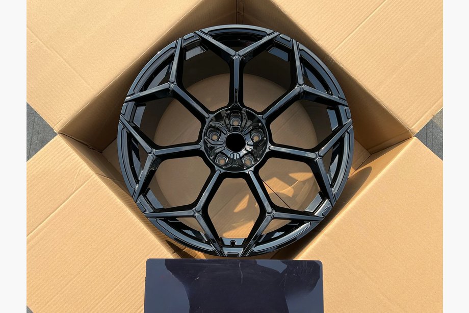 Lamborghini Urus 2018– Taotut vanteet OEM R23 V4 (4 kpl) Image