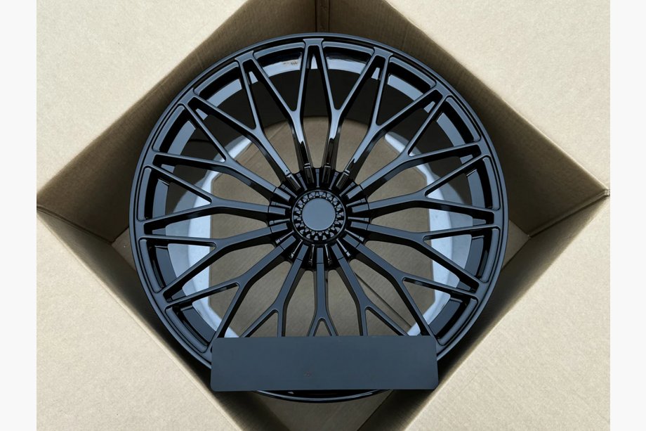 Lamborghini Urus 2018– Taotut vanteet OEM R23 V5 (4 kpl) Image
