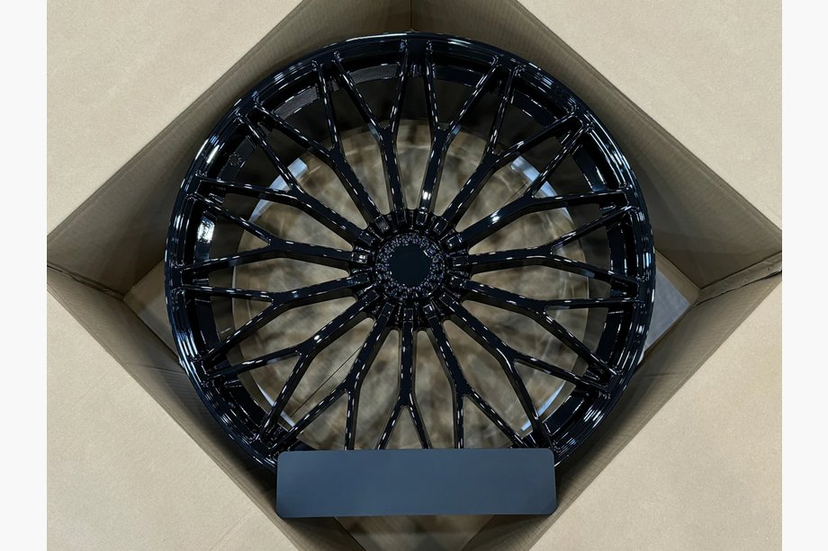 Lamborghini Urus 2018– Taotut vanteet OEM R23 V6 (4 kpl) Image