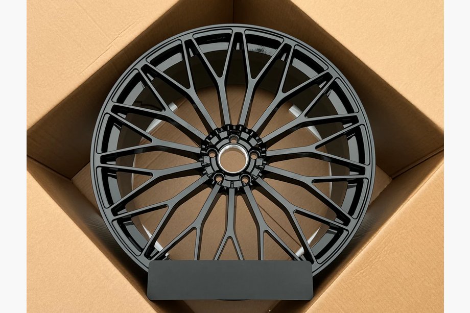 Lamborghini Urus 2018– Taotut vanteet OEM R23 V7 (4 kpl) Image