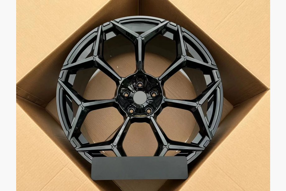 Lamborghini Urus 2018– Taotut vanteet OEM R23 V11 (4 kpl) Image