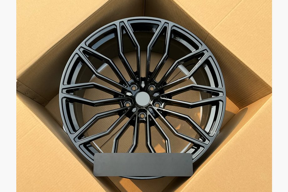 Lamborghini Urus 2018– Taotut vanteet OEM R23 V12 (4 kpl) Image