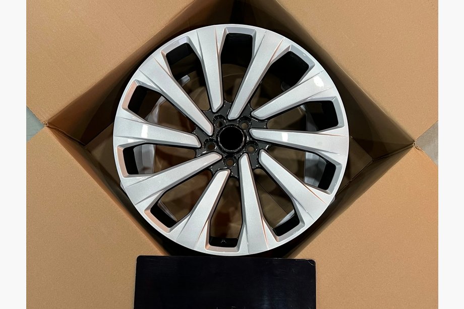 Range Rover V L460 2021– Taotut vanteet OEM R24 V2 (4 kpl) Image