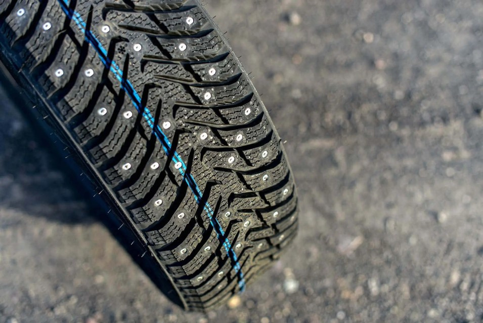Kannattaako autoon asentaa nastarenkaat?
