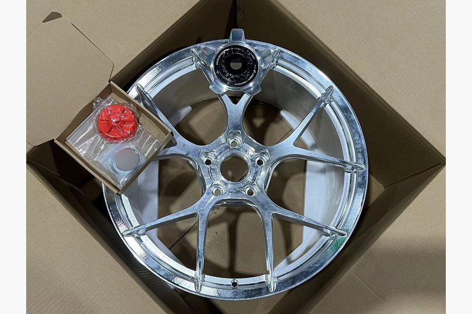 Porsche 911 (992) 2018– Taotut vanteet OEM R20 R21 V15 (4 kpl) Image