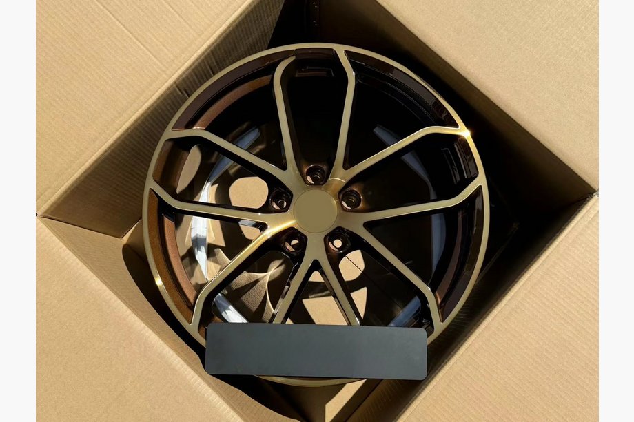 Porsche Panamera 2016–2023 OEM taotut vanteet R21 (4 kpl) Image