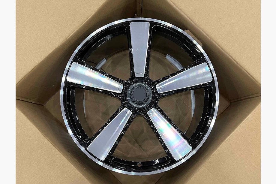 Porsche 911 (992) 2018– OEM-taotut vanteet R20/R21 V36 (4 kpl) Image