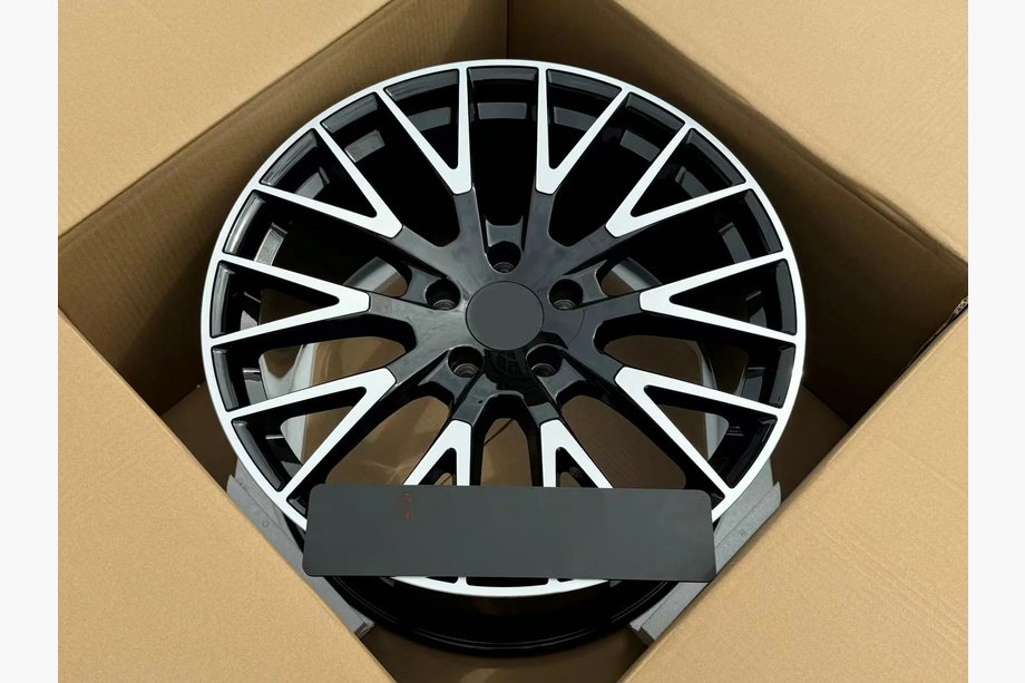 Porsche Panamera 2023– Taotut vanteet OEM R21 V2 (4 kpl) Kuva 3