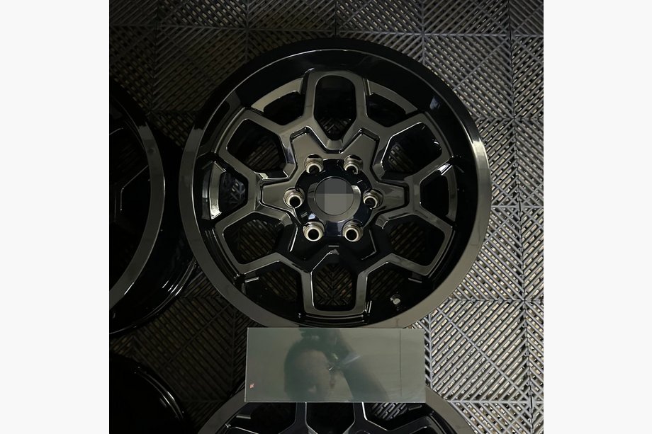 Toyota Hilux 2015– Taotut vanteet OEM R17 (4 kpl) Image