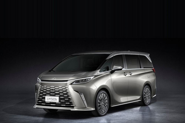 Koeajo: toisen sukupolven Lexus LM – VIP-mukavuuden huippu