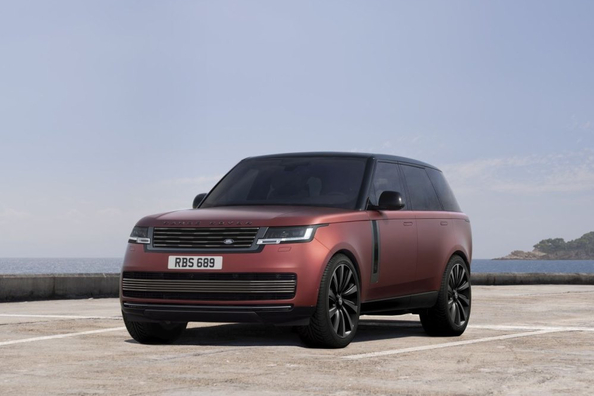 Range Rover SV P530 -koeajo: ylellisyyden ja voiman huipulla