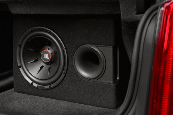 Subwoofer autoon: plussat, miinukset ja kannattaako asentaa?