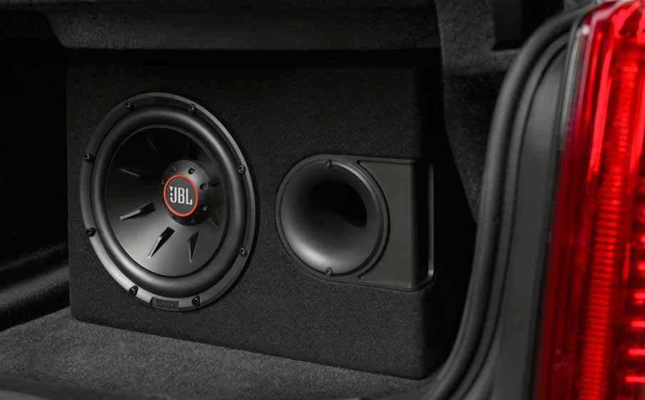 Subwoofer autoon: plussat, miinukset ja kannattaako asentaa?