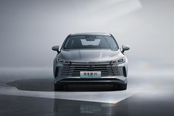 BYD Destroyer 05 DM-i: Katsaus vuoden 2024 hybridisedaniin