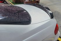 BMW 3-sarja E90/E91 2005–2011 M4-tyylinen takaspoileri (E90, kiiltävä musta) kuva 1