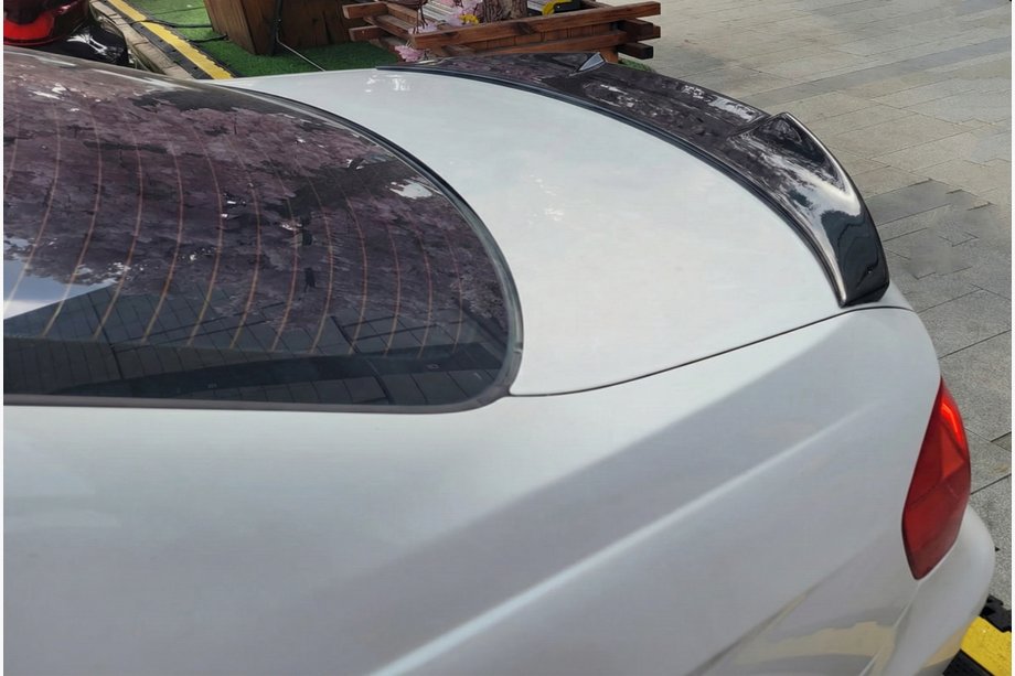 BMW 3-sarja E90/E91 2005–2011 M4-tyylinen takaspoileri (E90, kiiltävä musta) Image