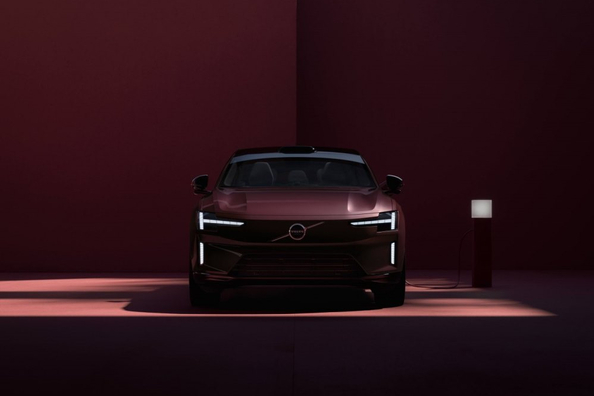 Volvo ES90 (V551) 2025: sähköisen liftbackin katsaus