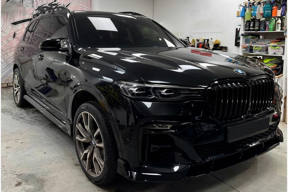BMW X7 G07 2019– Etupuskurin lip-spoileri Paradigm Black Knight V2 (2018-2022, M-Sport) Image