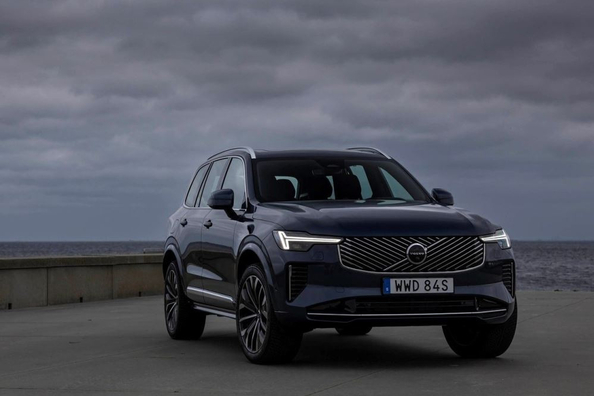 Volvo XC90 II (2024): ylellinen perhe-SUV hybriditeknologialla