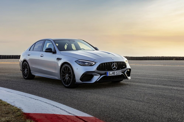 Koeajo: Mercedes-Benz C-class AMG C 63 SE Performance (W206) – dynaaminen plug-in-hybridi premium-luokassa
