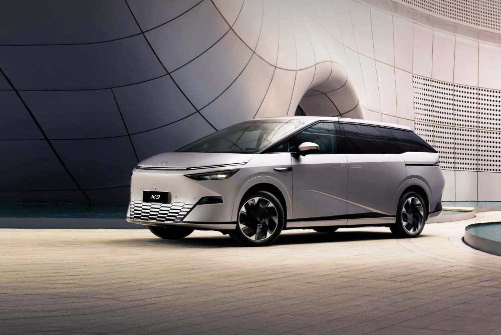 XPeng X9 -koeajo: futuristinen sähköinen MPV perhematkoille