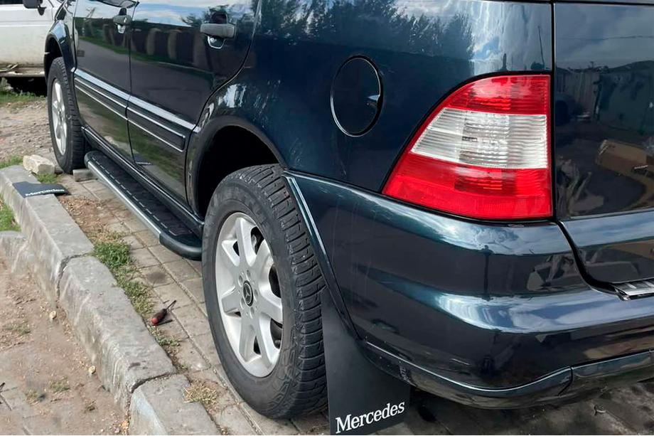 Mercedes ML W163 1997–2005 Duru sivuportaat (2 kpl, alumiini) Image