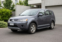 Mitsubishi Outlander 2006–2012 Allmond Black sivuportaat (2 kpl, alumiini) kuva 1