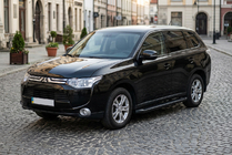 Mitsubishi Outlander 2012–2021 Allmond Black sivuportaat (2 kpl, alumiini) kuva 1