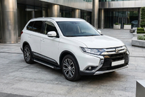 Mitsubishi Outlander 2012–2021 RedLine V1 sivuportaat (2 kpl, alumiini) kuva 1