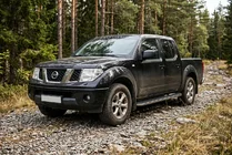 Nissan Navara 2006–2015 Maydos V1 sivuportaat (2 kpl, alumiini ↗ ruostumaton teräs) kuva 1