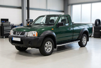 Nissan NP300 1999–2015 Tayga Grey -sivuaskelmat (2 kpl, alumiini) kuva 1
