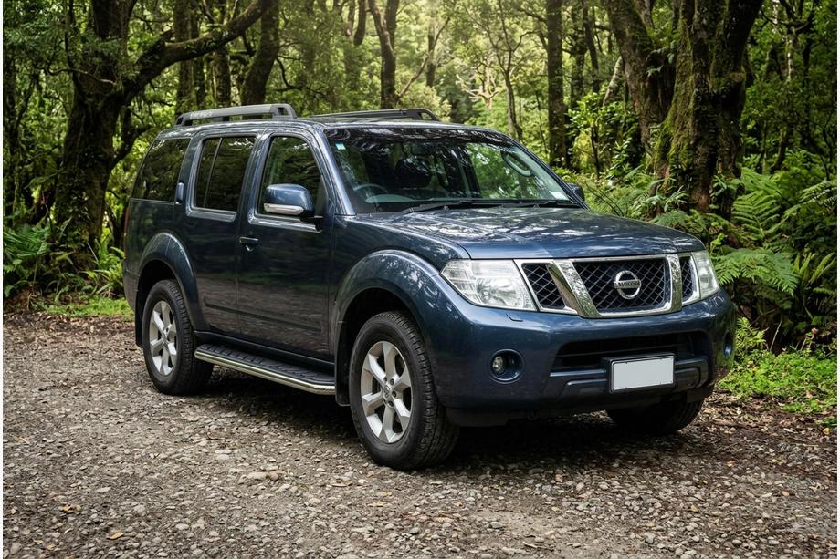 Nissan Pathfinder R51 2005–2014 Maydos V1 sivuportaat (2 kpl, alumiini ↗ ruostumaton teräs) Image