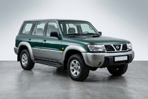 Nissan Patrol Y61 1997–2011 RedLine Black sivuportaat (2 kpl, alumiini) kuva 1