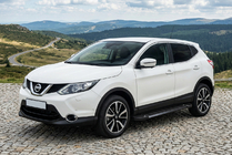 Nissan Qashqai 2014–2021 RedLine Black sivuportaat (2 kpl, alumiini) kuva 1