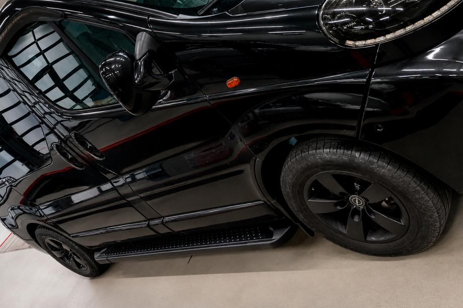 Nissan Primastar 2002–2014 Allmond Black sivuportaat (2 kpl, alumiini) Lyhyt akseliväli Kuva 4
