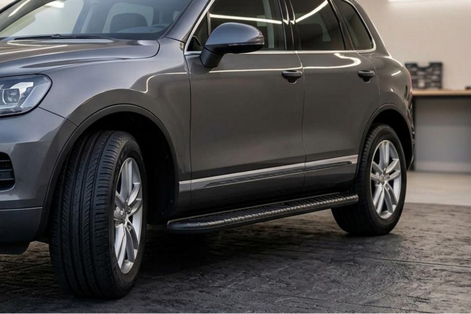 Porsche Cayenne 2003–2010 Sivuporrast Bosphorus Black (2 kpl, alumiini) Image