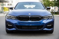 BMW 3-sarja G20/G21 2018– Munuaismaski M-Look V1 (2018-2022, kiiltävä musta) Kamerapaikalla kuva 1