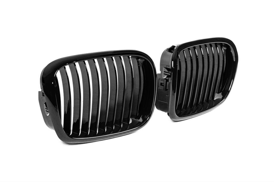 BMW 5-sarja E39 1996–2003 1-Bar munuaismaskit (2000-2003, kiiltävä musta) Kuva 4