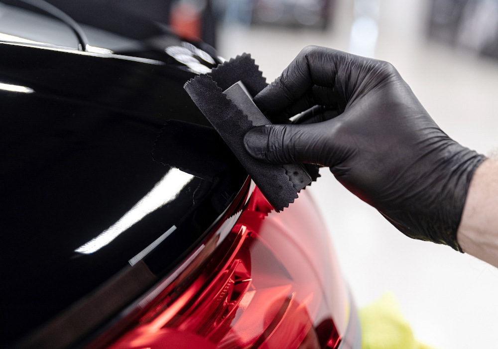 Näin levität hydrofobisen pinnoitteen autoon oikein