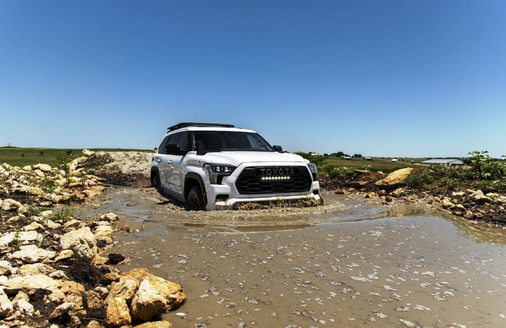 Toyota Sequoia III (XK80) -katsaus: tekniset tiedot, varustelut, kuvat