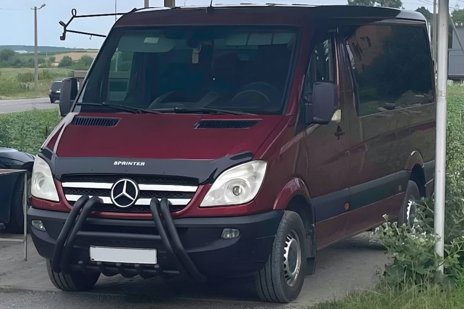 Mercedes Sprinter W906 2006–2018 Puskurirauta F1-01M Black (2006-2013, ruostumaton teräs) Image