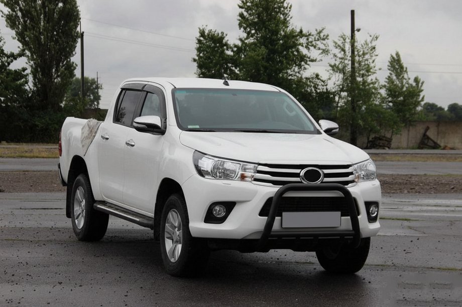 Toyota Hilux 2015– Etusuojakaari QT008 Black (ruostumaton teräs) Image