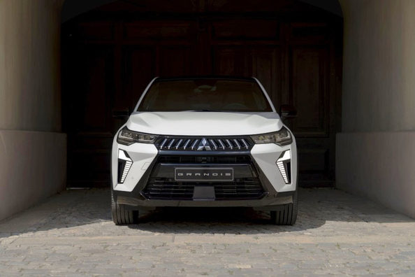 Mitsubishi Grandis 2025 -katsaus: mallin paluu crossover-muodossa Kuva 1