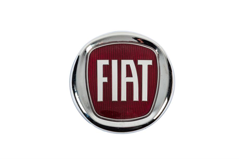 Fiat Embleemi (punainen, kiinnikkeellä) 120 mm Image