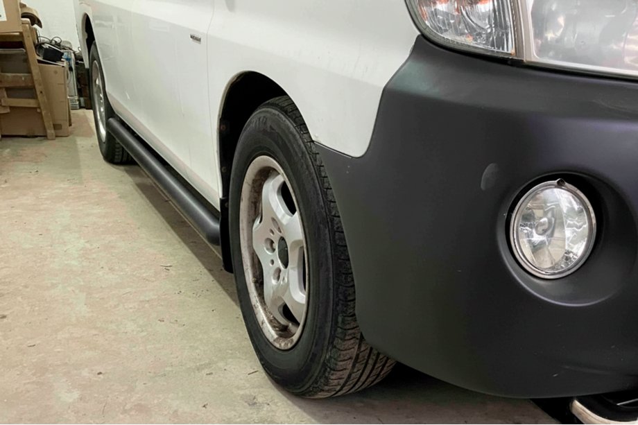 Hyundai H200, H1, Starex 1998–2007 Sivutuubit BB002 Black (2 kpl, ruostumaton teräs) Image