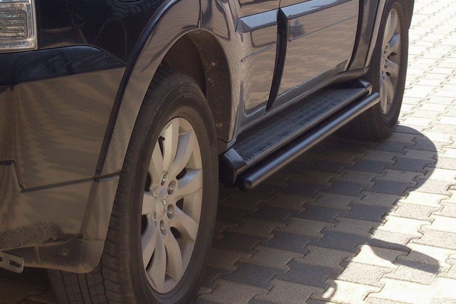 Mitsubishi Pajero Wagon IV 2006–2021 Sivupalkit Black (2 kpl, ruostumaton teräs) Image
