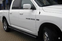 Dodge RAM (DR/DH/D1/DC/DM) 2002–2009 Sivutuet/putket vakiomalli Black (2 kpl, ruostumaton teräs) kuva 1